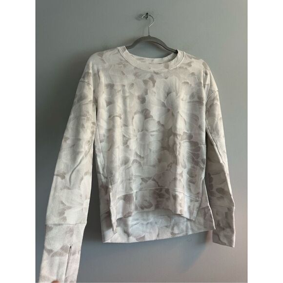 Athleta Boaster Luxe Printed Sweatshirt in Chakra Floral Bluff Grey Size XXS - Picture 3 of 9